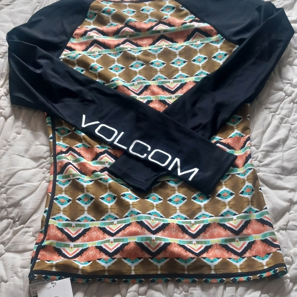 NEW Volcom Rashguard - Picture 4 of 8